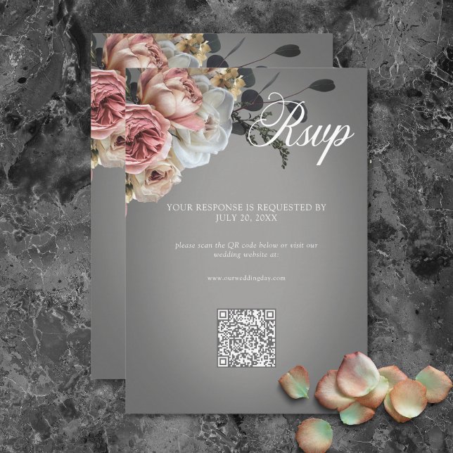 Elegant Rosa White Blommigt Ro Grått Bröllop QR OSA Kort (Elegant Pink White Floral Roses Gray Wedding QR RSVP Card)