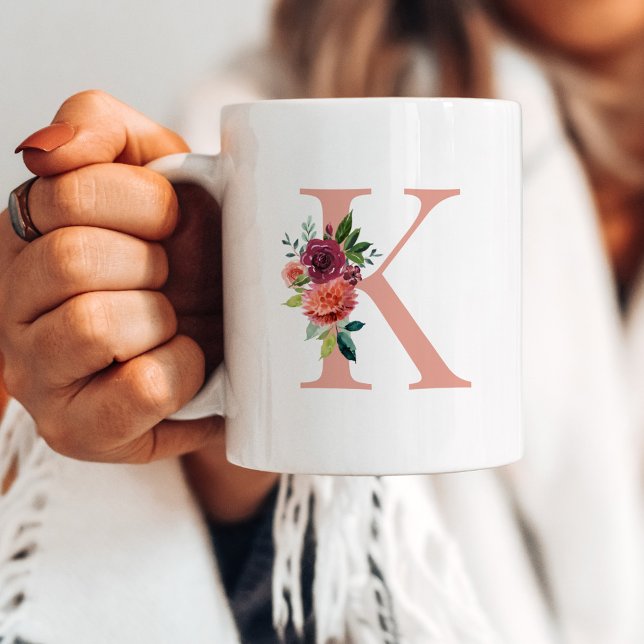 Elegant rosabrännvin blommig monogram kaffemugg (Skapare uppladdad)