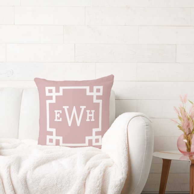 Elegant rosapink grekisk nyckelmonogram initial kudde (Soffa)