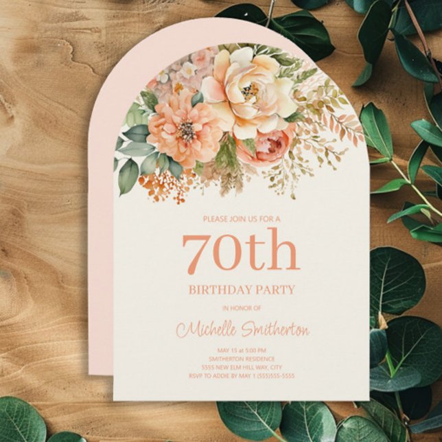 Elegant rosé kräm Blommig 70-årsdag båge Inbjudningar (Peach and cream-colored watercolor floral arch-shaped 70th birthday party invitation)