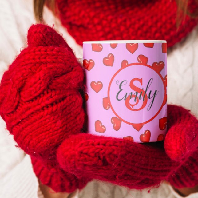 Elegant Rött hjärta mönster på lila monogram Kaffemugg (Skapare uppladdad)