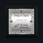 Elegant Ruby | Diamanter 40:e Bröllop-årsdagen  Minnesask<br><div class="desc">Den här 40:e årsdagen av bröllop-elegansen i ramar är en perfekt formgivning av en skalopad diamant med centerdroppdiamant med hjärtformade ruby-accents och faux-tillagda gnistor på en silver-tonsövertoning. Observera att alla utskrifter är tryckta och att de endast får förekomma så reellt som möjligt i en platt, tryckt design. Detta omfattar alla...</div>