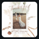 Elegant Rustic Boho Pampas Fyrkantigt Klistermärke<br><div class="desc">Den här eleganten är utformad med fantastiska kryddbruna, gröntar och krämbohemiska pampas blommigt bouquets. Om du vill förbättra informationen om din Tack innehåller skriptet visuell kalligrafi och ditt vackra foto mot en dold kant ram. Byt ut dig med dina personliga detaljer, inklusive ditt bästa foto, så att du kan göra...</div>