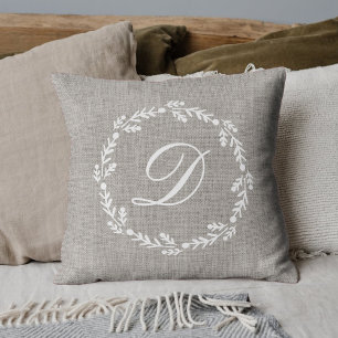 Elegant rustik krans med initial kudde