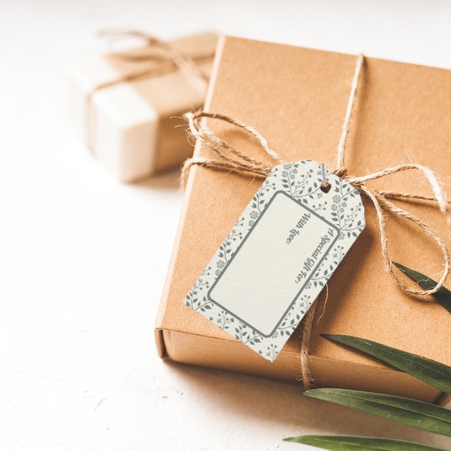 Elegant Sage Cream Minimalist Boho Floral Pattern Presentetikett (Skapare uppladdad)