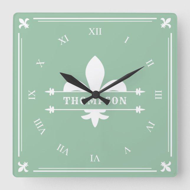Elegant Sage Grönt White Fleur de Lis-eget namn Fyrkantig Klocka (Framsida)