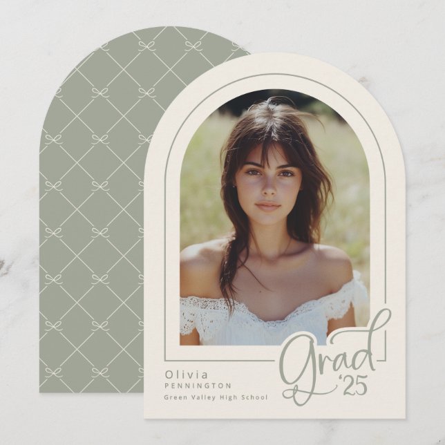 Elegant Sage Simple Photo 2025 Grad-meddelande Inbjudningar (Fram/baksida)