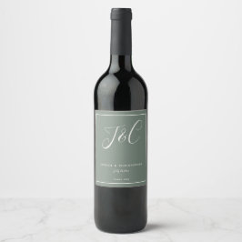 Elegant Saggrön Monograminitialer Bröllop Vinflaska Etikett