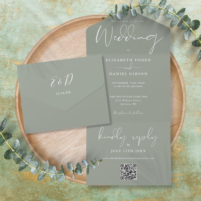 Elegant Saggrön QR-kod Monogram Bröllop (Elegant Sage Green QR Code Monogram Wedding All In One Invitation)