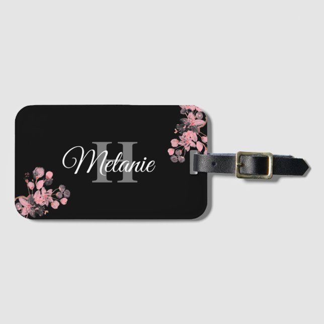 Elegant Script Black White Girly Blommigt Monogram Bagagebricka (Framsida horisontal)