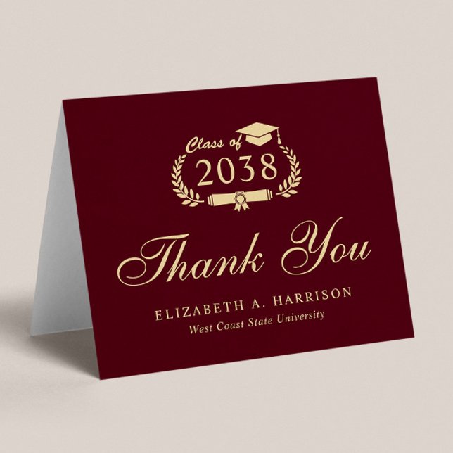 Elegant Script Burgundy Guld Studenten Tack Kort (An elegant photo graduation thank you card to show gratitude to friends and family for their support)