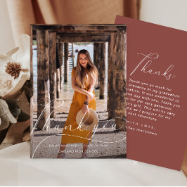 Elegant Script Burgundy Photo Studenten Tack Inbjudningar