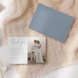 Elegant Script Dusty Blue Bröllop Tack Kort