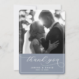 Elegant Script Dusty Blue Modern Bröllop Photo Tack Kort