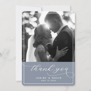Elegant Script Dusty Blue Modern Bröllop Photo Tack Kort