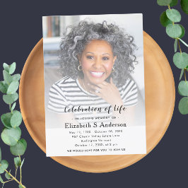 Elegant Script Funeral Photo Firande of Life Inbjudningar