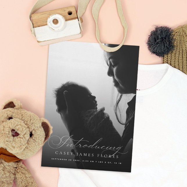 Elegant Script Introduktion av Baby foto Birth Meddelande (Skapare uppladdad)