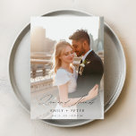 Elegant Script Modern 2 Photo Bröllop Tack Kort<br><div class="desc">Visa tacksamhet med vårt Elegant Script Modern 2 Photo Bröllop tackkort. Med två vackra elegant par-foto och modern handskriven kalligrafi är de här bröllop-tackkorten perfekt för alla typer av bröllop.</div>