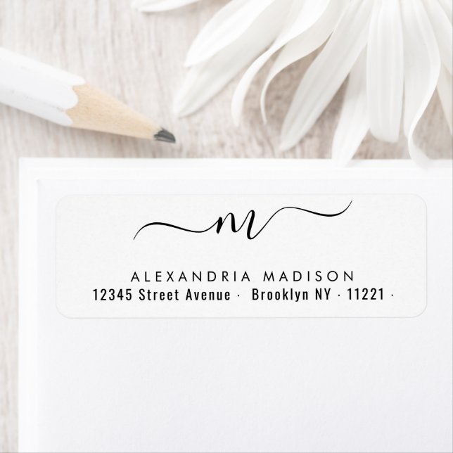Elegant Script Monogram Black Modern Typography Returadress Etikett (Insitu)