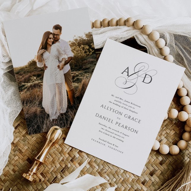 Elegant Script Monogram Photo Classic Bröllop Inbjudningar (Skapare uppladdad)