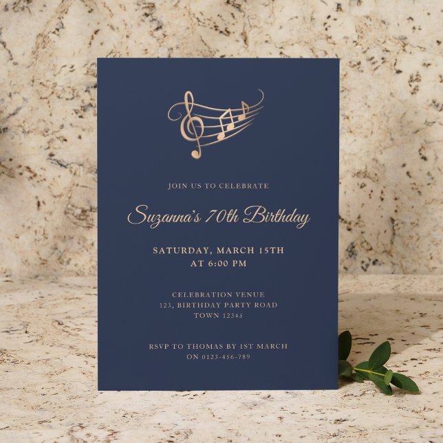 Elegant Script Musik noter Birthday Inbjudningar (Skapare uppladdad)