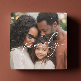 Elegant Script Overlay Family Photo Fyrkantig Klocka