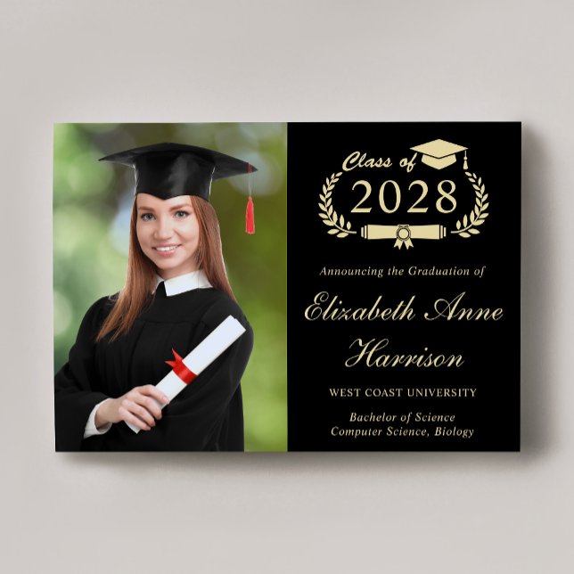 Elegant Script Photo Black Guld College Graduation Meddelande (An elegant college graduation announcement to celebrate the graduate's achievements)