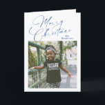 Elegant Script Photo God jul Helgkort<br><div class="desc">Modern jokertecken med ett enkelt och minimalt format med "God jul" i ett blått skript i eleganten tillsammans med din familj namn ovanför din favoritruta bild. Insidan har en fotokollage som består av tre lodräna bilder tillsammans med ditt personlig-meddelande.</div>