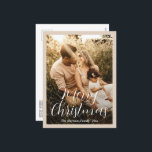Elegant Script Photo Modern jul Helg Vykort<br><div class="desc">Modern vykort för fotojul med en enkel och minimal design med "God jul" i ett skript för elegant över bild som du föredrar och omgiven av ett netural ljusbeige gräns. På framsidan finns ett övertäckt övertoning för att texten ska kunna stå ut, vilket kan tas bort i designredigeringen i verktyg...</div>