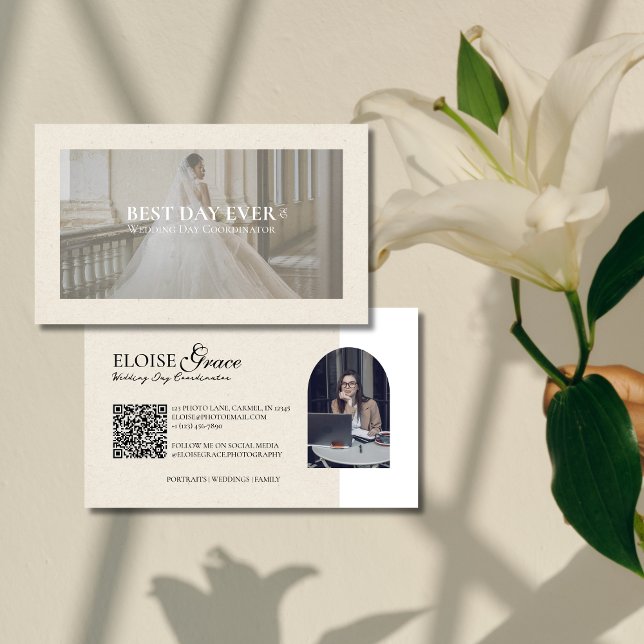 Elegant Script Photo Professionell Coordinator Visitkort (Elegant and professional agent business card that makes a great first impression!)