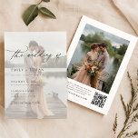 Elegant Script QR-kodfoto Bröllop Inbjudningar<br><div class="desc">Den här enkla Eleganten QR-kodinbjudan för fotobröllop med två övertäckningsbilder av lycklig-paret som är täckt med ett elegant-skript.</div>