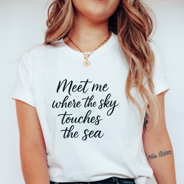 Elegant Script “Sky Touches the Sea”,  Summer  T Shirt (Skapare uppladdad)