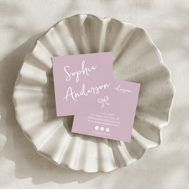 Elegant Script Square Business Card with Bow       Fyrkantigt Visitkort (Skapare uppladdad)