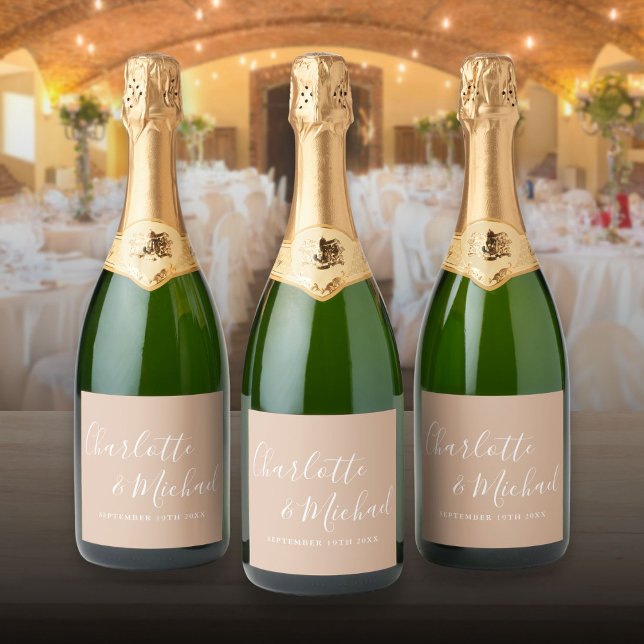 Elegant signaturskript Tan Taupe Bröllop (Elegant Signature Script Tan Taupe Wedding Sparkling Wine Label)