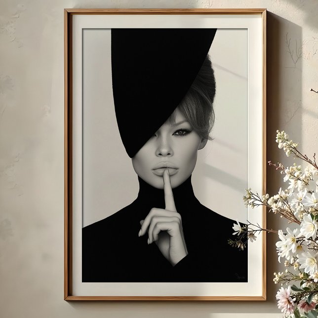 Elegant Silence: Dramatisk Bardot Mode Porträtt Poster (Skapare uppladdad)