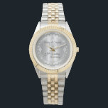 Elegant Silver Diamonds 25:e Bröllop-årsdagen Armbandsur<br><div class="desc">Den opulenta elegansen ramar denna 25:e bröllop-årsdag har en unik skalopad diamantdesign med centerdroppdiamant med faux-tillagda gnistor på en silver-tonsövertoning. Ursprunglig design efter Helgdag Hearts Designs (reserverade höger). Observera att alla varningstexter är tryckta och endast får förekomma så reellt som möjligt i en platt, tryckt design. Detta omfattar alla metalliska...</div>
