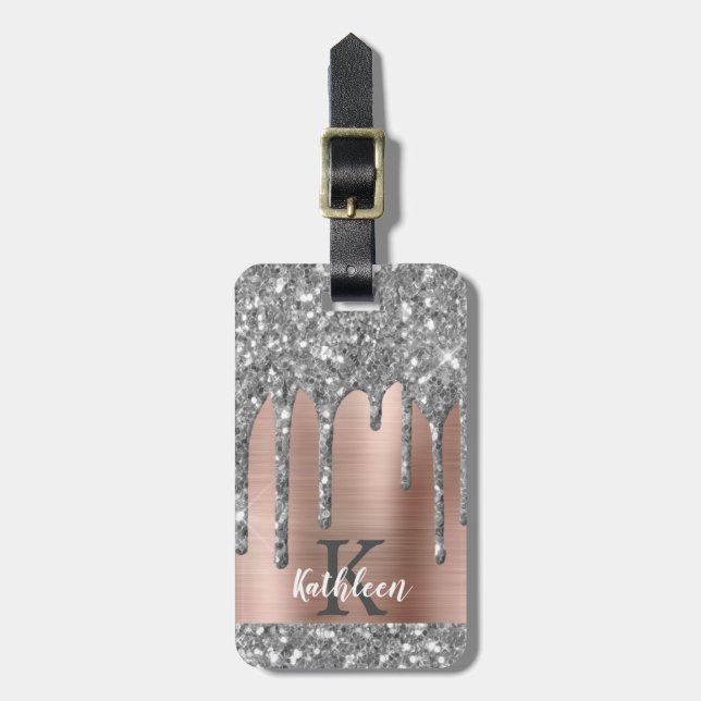 Elegant Silver Glitter Drives Rosa Monogram Metall Bagagebricka (Vertikal Framsida)