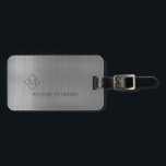 Elegant silver i namn moderna bagagebricka<br><div class="desc">Modern lyxväv tittar bagagemärke på en faux metallisk borstad silver-grått-bakgrund med geometrisk diamantformad monogram. Anpassa den med ditt namn,  monogram och detaljer på båda sidor!</div>