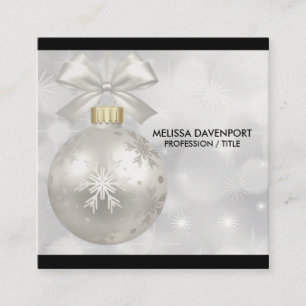 Elegant silver julgransboll mot bokeh-ljus fyrkantigt visitkort