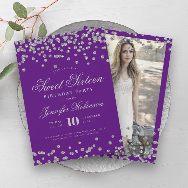 Elegant Silver Lila Konfetti Fotosötat 16 Inbjudningar (Elegant Silver Purple Confetti Photo Sweet 16 Invitation)