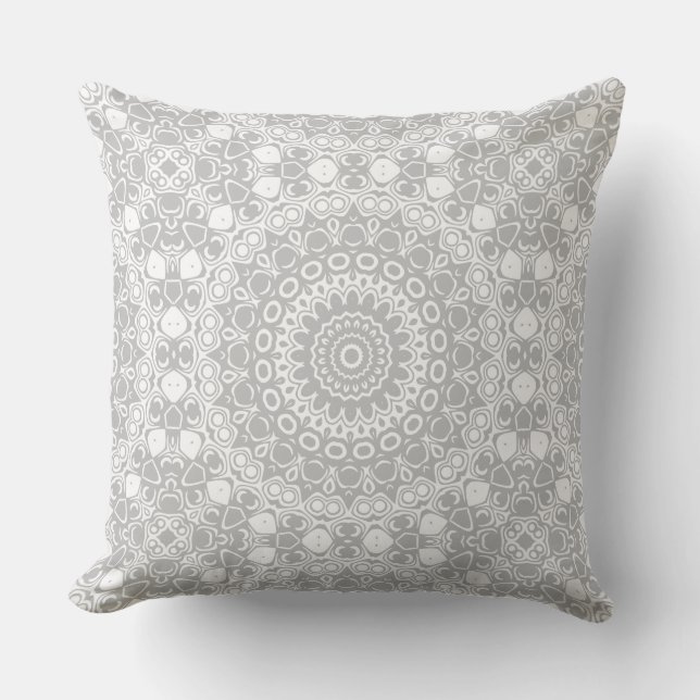 Elegant silver mandala-mönster kudde (Framsida)