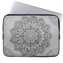 Elegant silver mandala-mönster laptopsleeve