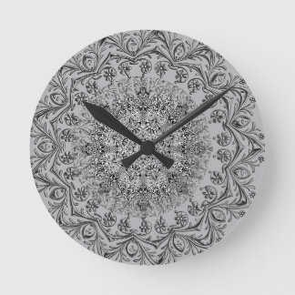 Elegant silver mandala-mönster rund väggklocka