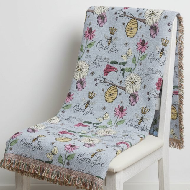 Elegant Silver Mist Morsdagsdrottning Bin Blommig Filt (Light Blue Floral Nature Inspired Queen Bee Blankets. Bee, Wildflower, Beehive, Flowers Pattern)