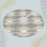 Elegant Silver och Guld Vintage Upholstoppning<br><div class="desc">Elegant,  sofistikerad och inspirerad av möbelklädsel i vintage,  denna glamorösa träd-kjol i silver och guld är idealisk för ert vinterland. Er Julgran kommer att vara vackert skirterad i retro glam mode. Bilden är originalfoto av JLW_PHOTOGRAPHY</div>