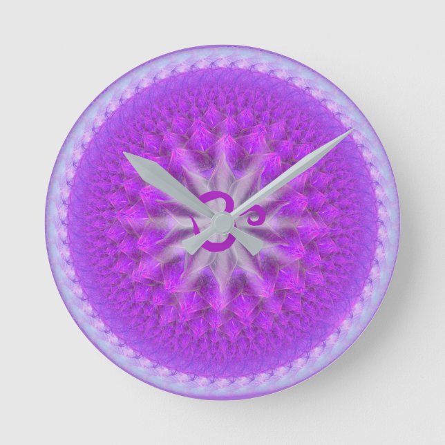 Elegant silver- och lilakronachakratid rund klocka (Framsida)