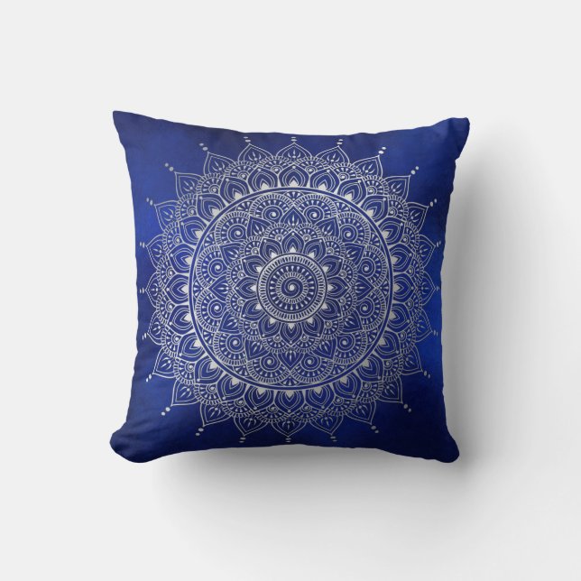 Elegant Silver om Deep Blue Blommigt Henna Mandala Kudde (Framsida)