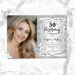 Elegant Silver White Photo 50:e födelsedagen Inbjudningar<br><div class="desc">Femininininbjudan till elegantens blommigt på 50 år med ditt foto. Glam-design med faux glitter silver. Funktioner rand, vit ros, typsnitt för skript och confietti. Perfekt för en snyggt vuxen under firande party. Anpassa med dina egna detaljer. Kan anpassas för vilken ålder som helst! Skrivna Zazzle-inbjudningar eller digital utskrivbar mall för...</div>