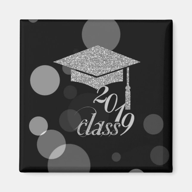 Elegant silverglittrig examensmössa, klass 2019 magnet (Framsidan)