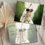 Elegant Simple Bröllop Photo Tack Vykort<br><div class="desc">Bröllop tackar för att du har vykort med ett enkelt skript av eleganten "tack" med hjärtdesign på framsidan. Lägg till ett andra foto på kortets baksida tillsammans med ditt personlig-meddelande.</div>